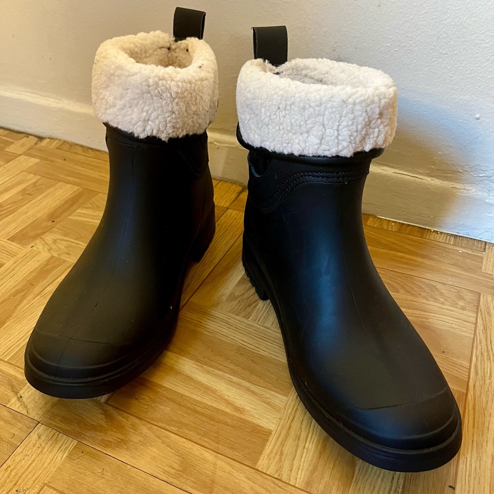 Kamik Black Boots with Cream Fleece